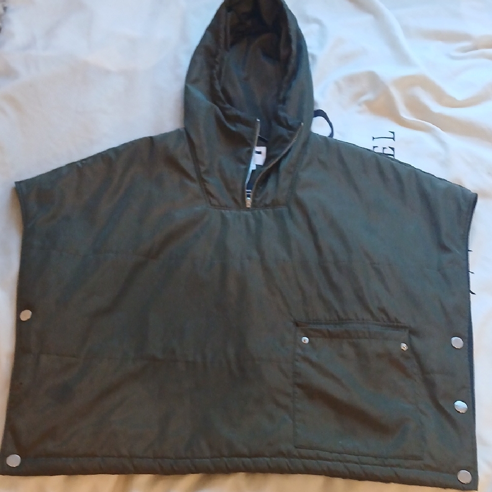 Noisy may Green Hooded Cape